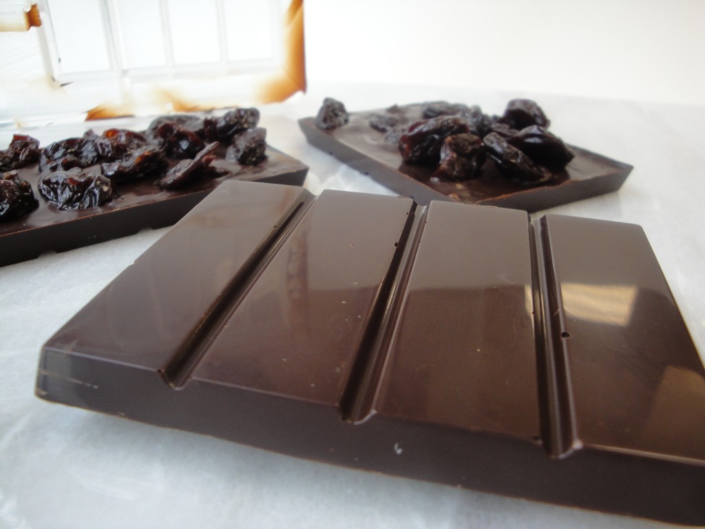 Tempering dark chocolate couverture (traditional method) - Recipe with  images - Meilleur du Chef