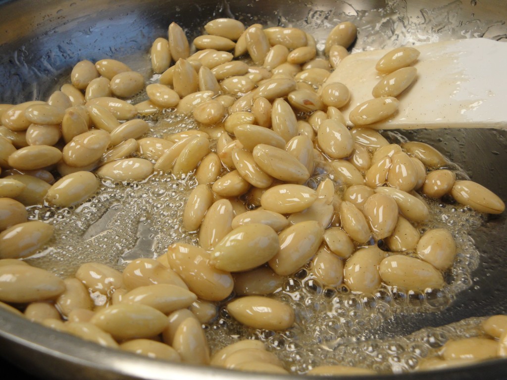preparing caramelized almonds